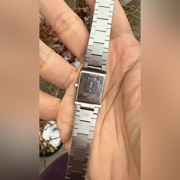 Vintage Yves Saint Laurent (YSL) Quartz Watch
Reference Number: 2200-221362 - Picture 7 of 13